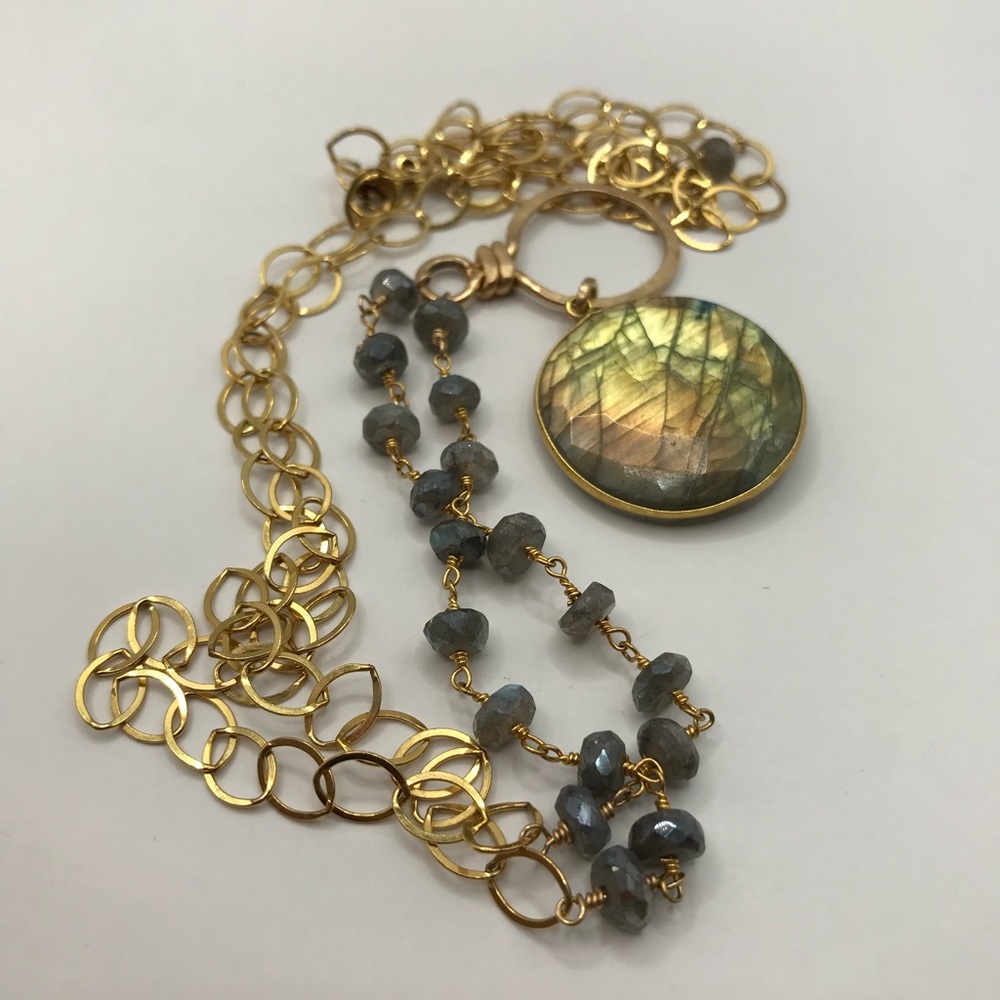 Elegant Long Gold-Tone and Faux Stone Pendant Necklace - Picture 11 of 11